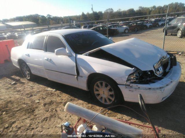  Salvage Lincoln Towncar