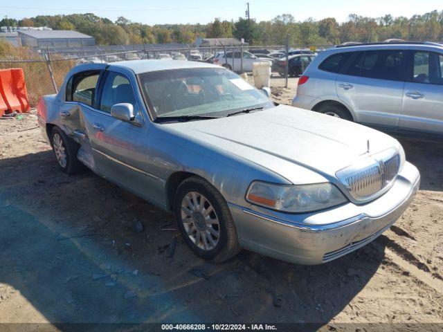  Salvage Lincoln Towncar