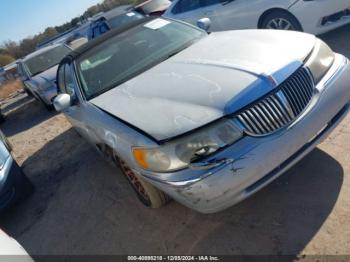  Salvage Lincoln Towncar