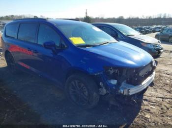  Salvage Chrysler Pacifica