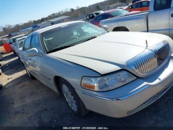  Salvage Lincoln Towncar