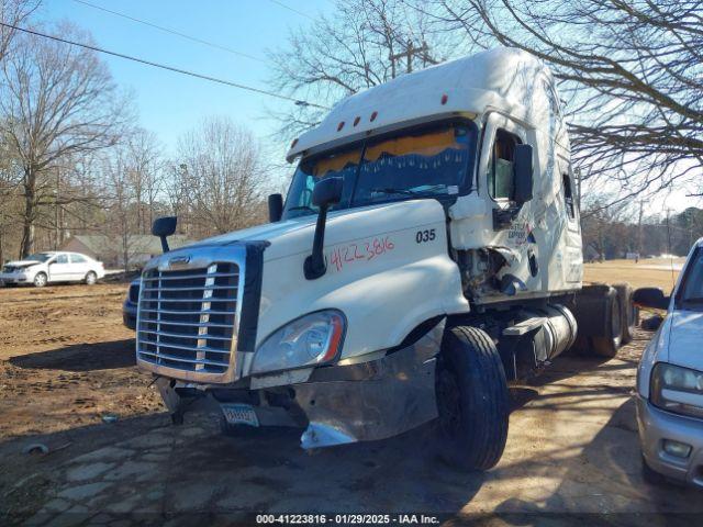  Salvage Freightliner Cascadia 125