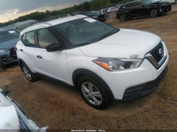  Salvage Nissan Kicks