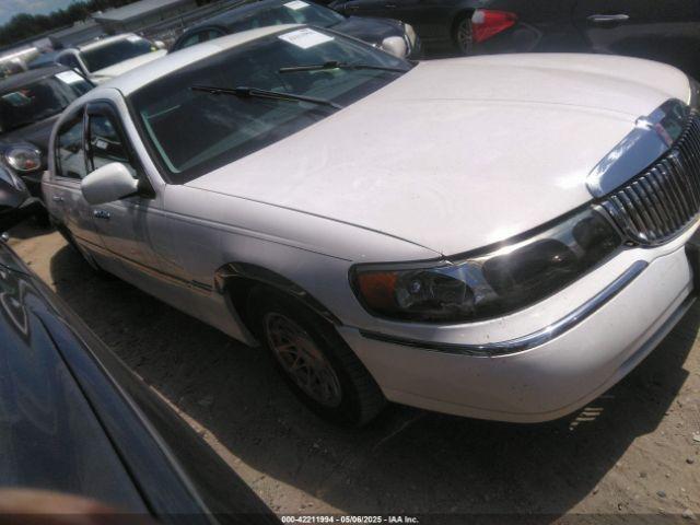  Salvage Lincoln Towncar