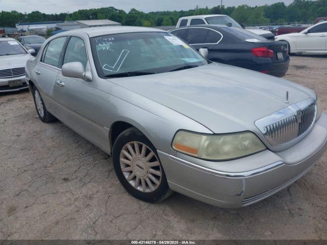  Salvage Lincoln Towncar