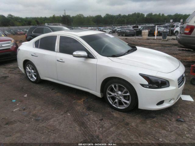  Salvage Nissan Maxima