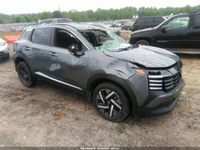  Salvage Nissan Kicks