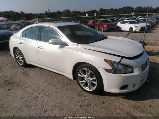  Salvage Nissan Maxima