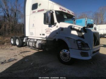  Salvage Volvo Vn