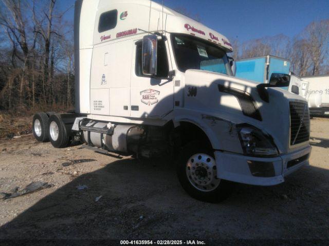  Salvage Volvo Vn