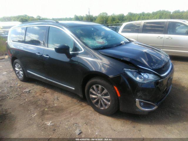  Salvage Chrysler Pacifica
