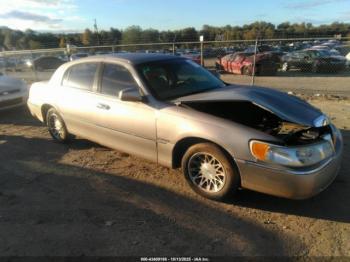  Salvage Lincoln Towncar