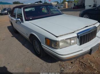  Salvage Lincoln Towncar