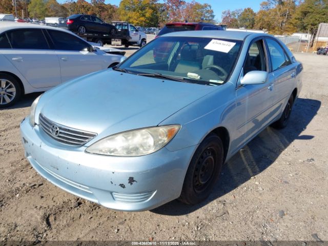 Toyota Camry Le Image 4