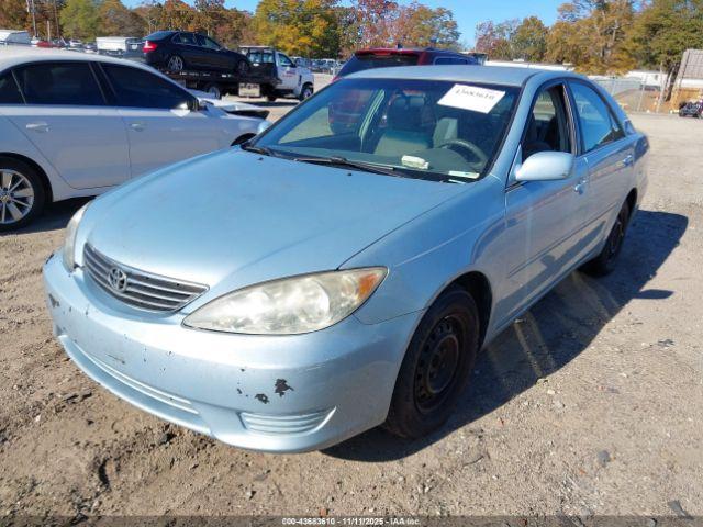 Toyota Camry Le Image 4