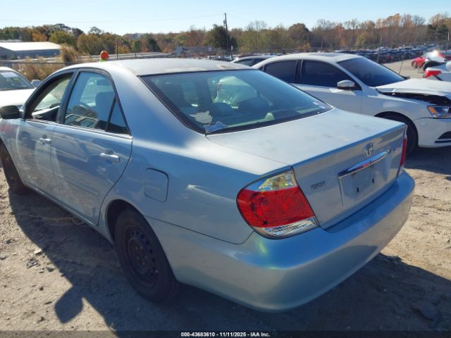 Toyota Camry Le Image 3