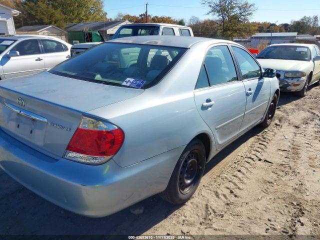 Toyota Camry Le Image 5