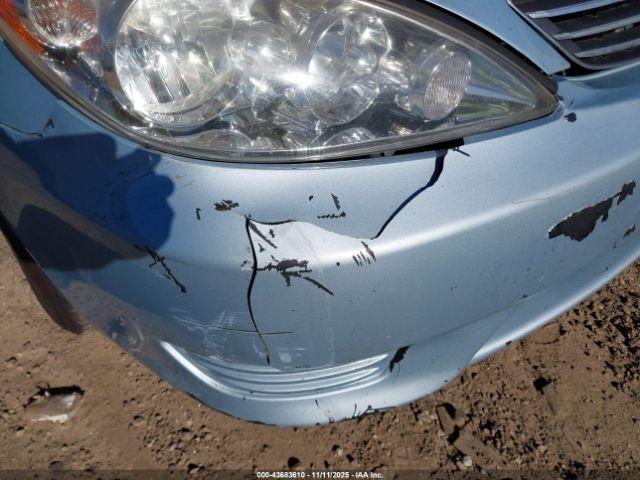 Toyota Camry Le Image 9