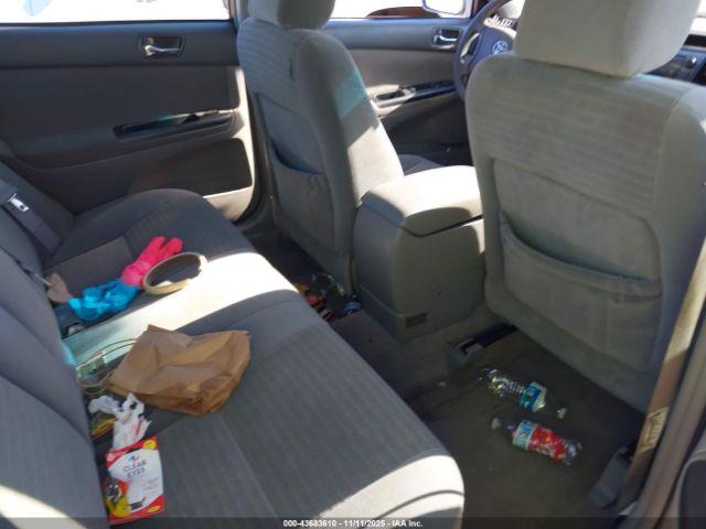 Toyota Camry Le Image 2