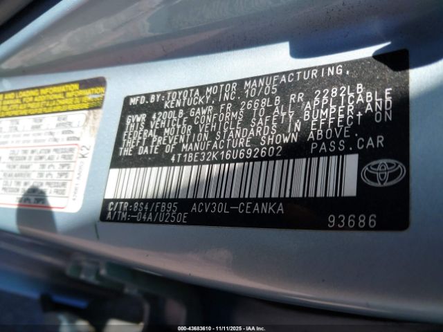 Toyota Camry Le Image 8