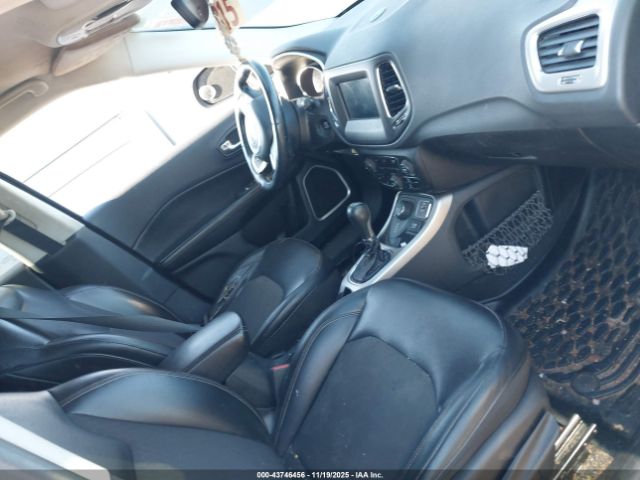 Jeep Compass Latitude 4x4 Image 2