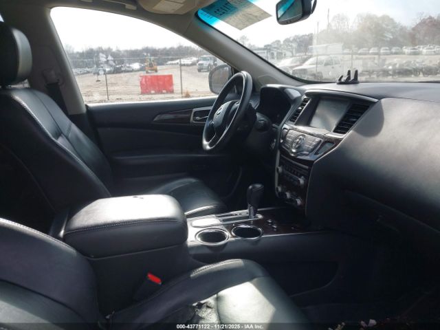 Nissan Pathfinder Platinum Image 2