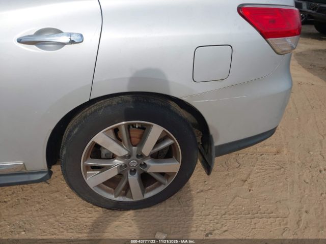 Nissan Pathfinder Platinum Image 8