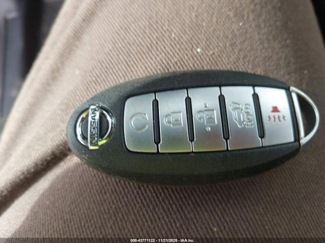 Nissan Pathfinder Platinum Image 5