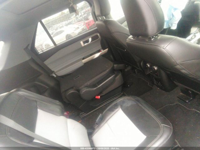 Ford Explorer Xlt Image 9