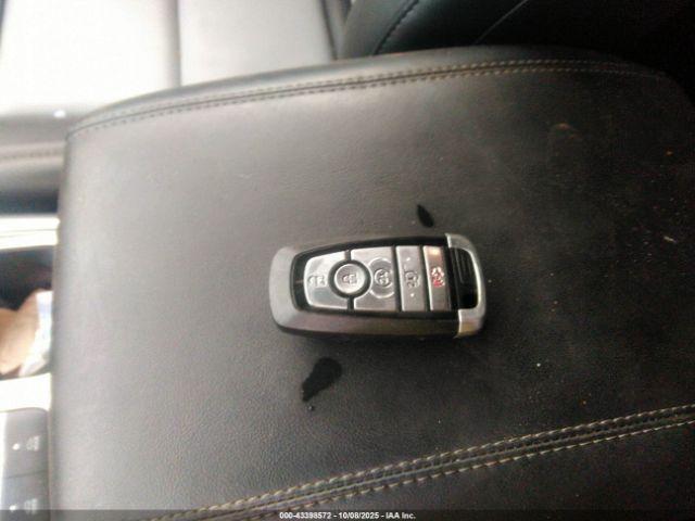 Ford Explorer Xlt Image 8