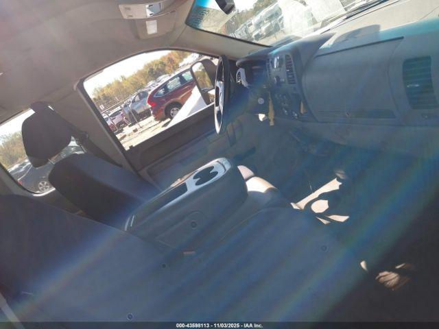 Chevrolet Silverado 2500 Work Truck Image 4