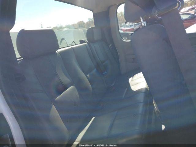 Chevrolet Silverado 2500 Work Truck Image 9