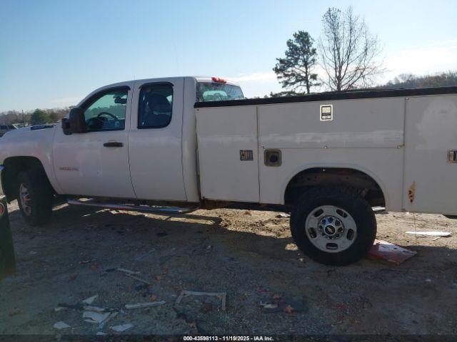 Chevrolet Silverado 2500 Work Truck Image 12