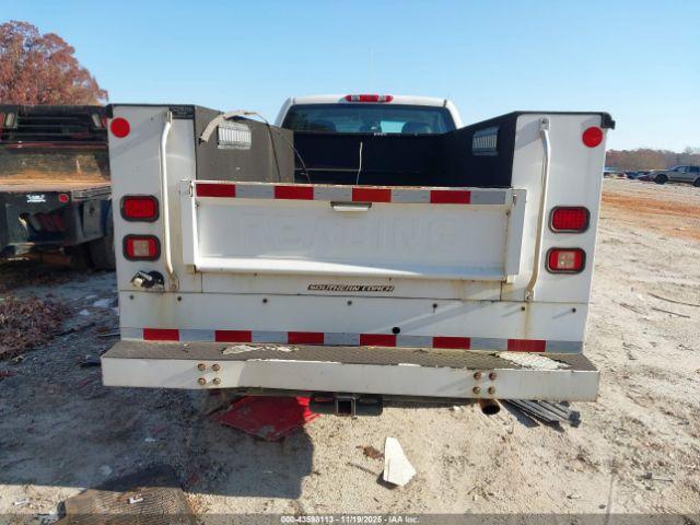 Chevrolet Silverado 2500 Work Truck Image 14