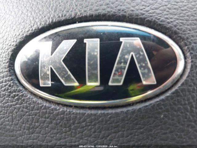 Kia Forte Lx Image 8