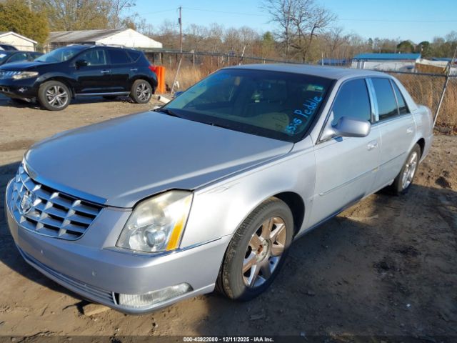 Cadillac DTS Standard Image 2
