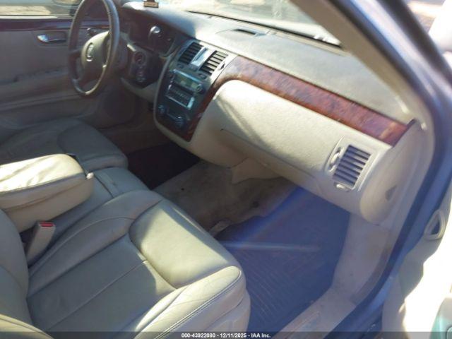 Cadillac DTS Standard Image 10