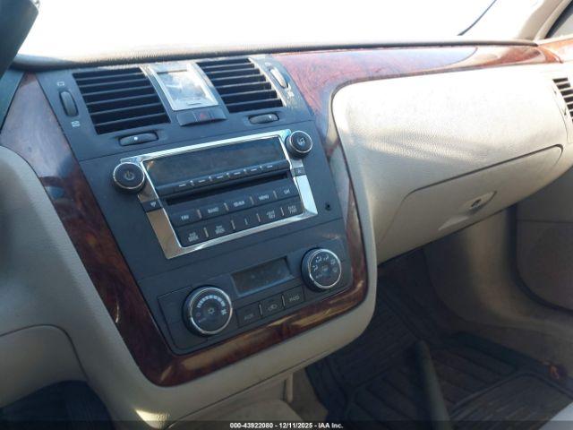 Cadillac DTS Standard Image 9