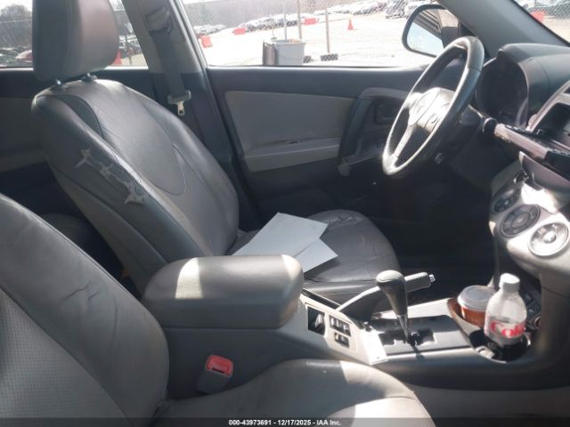 Toyota RAV4 Limited V6 Image 3