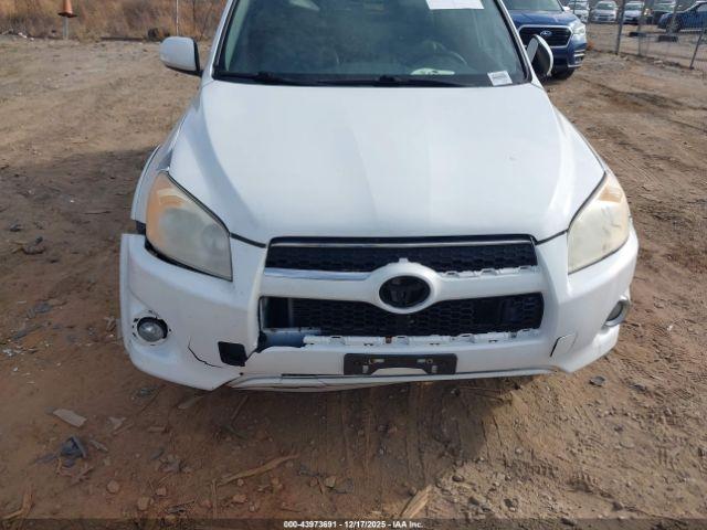 Toyota RAV4 Limited V6 Image 6