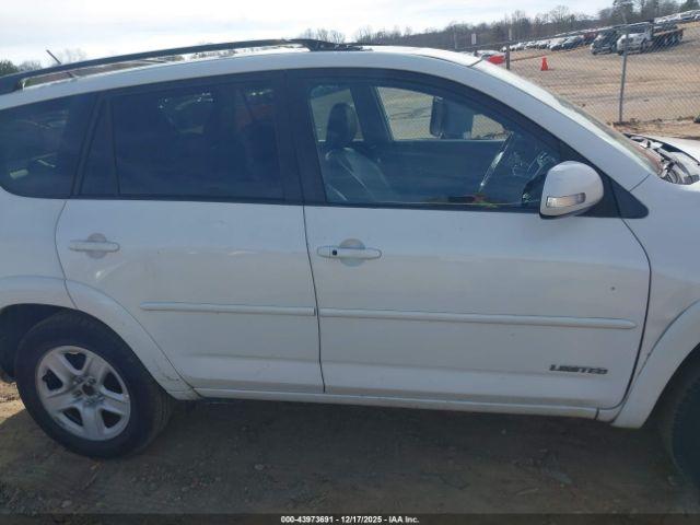 Toyota RAV4 Limited V6 Image 9