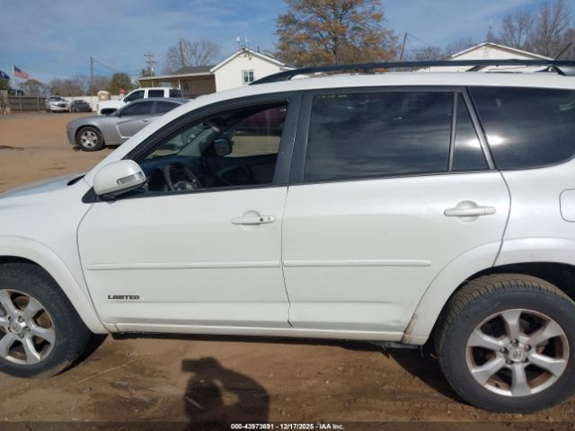 Toyota RAV4 Limited V6 Image 12