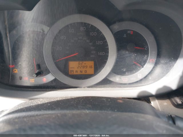 Toyota RAV4 Limited V6 Image 16