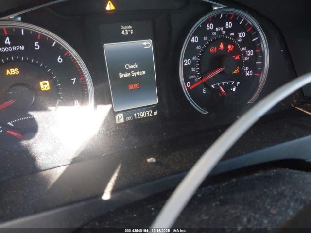 Toyota Camry Se Image 6