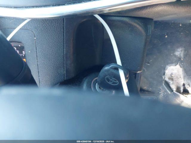 Toyota Camry Se Image 8