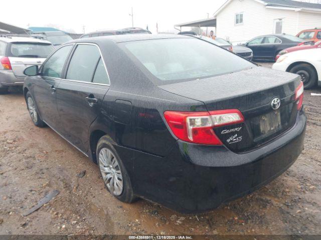 Toyota Camry Le Image 10