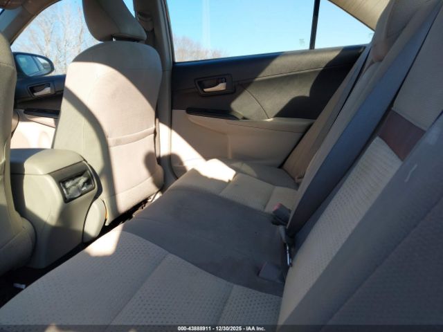 Toyota Camry Le Image 4