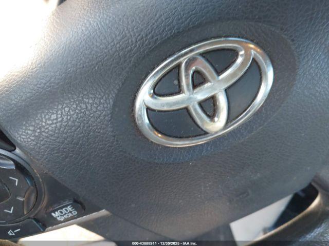 Toyota Camry Le Image 6