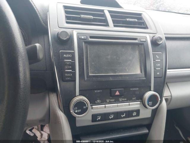 Toyota Camry Le Image 5