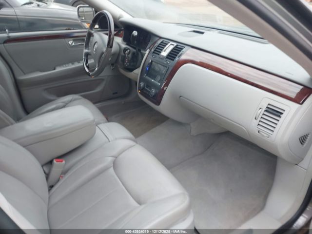 Cadillac DTS Standard Image 10